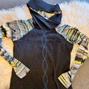 Laura Hlavac Hooded stitched details Long Sleeve Shirt cozy athletic